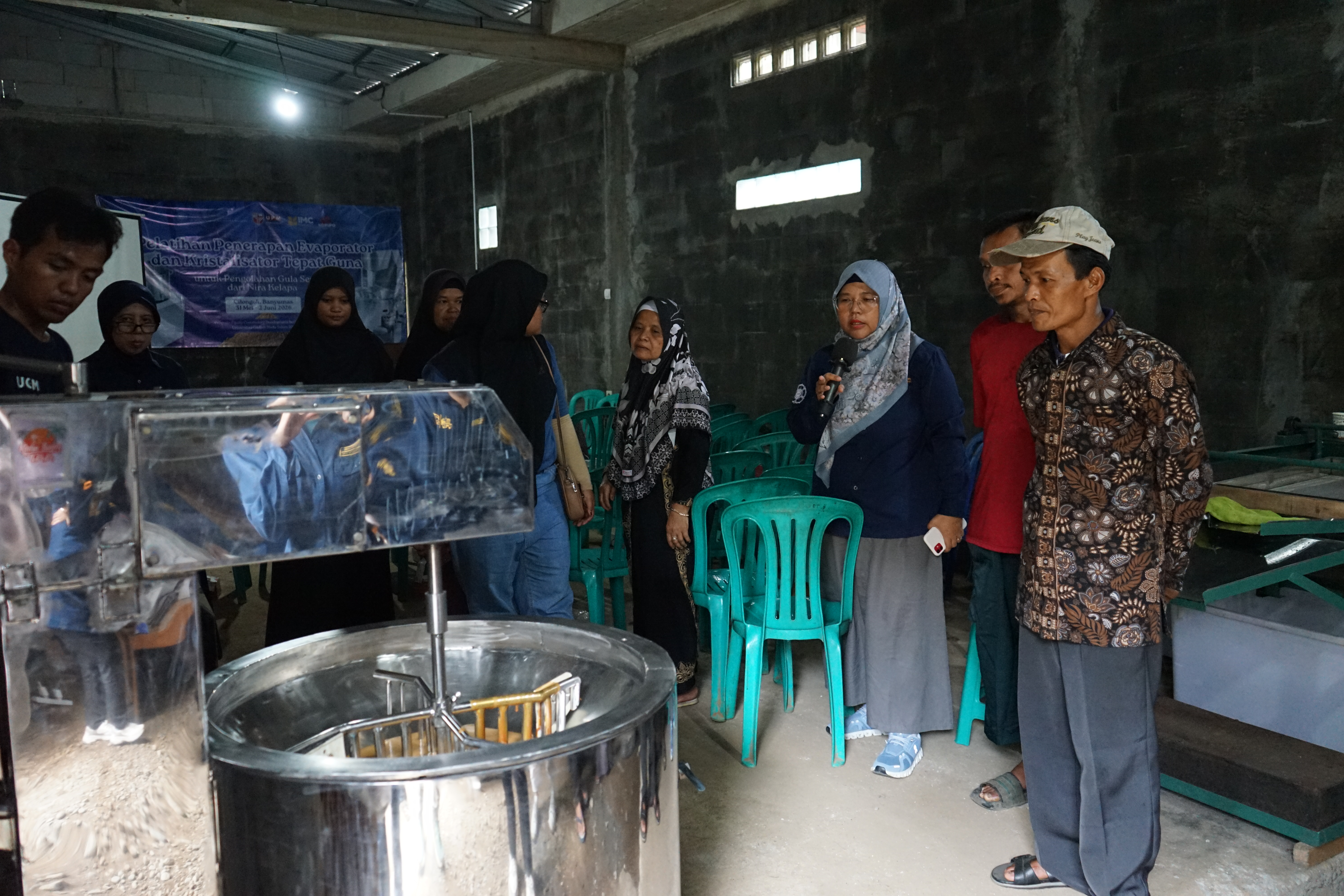 Program Pengabdian Masyarakat UGM Hadirkan Teknologi Evaporator dan Kristalisator bagi Produsen Gula Semut Banyumas